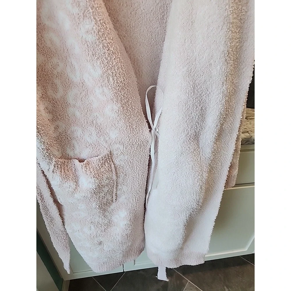 Kirklands Home Robe Sz‎ L/XL Pink &white  Vey Soft